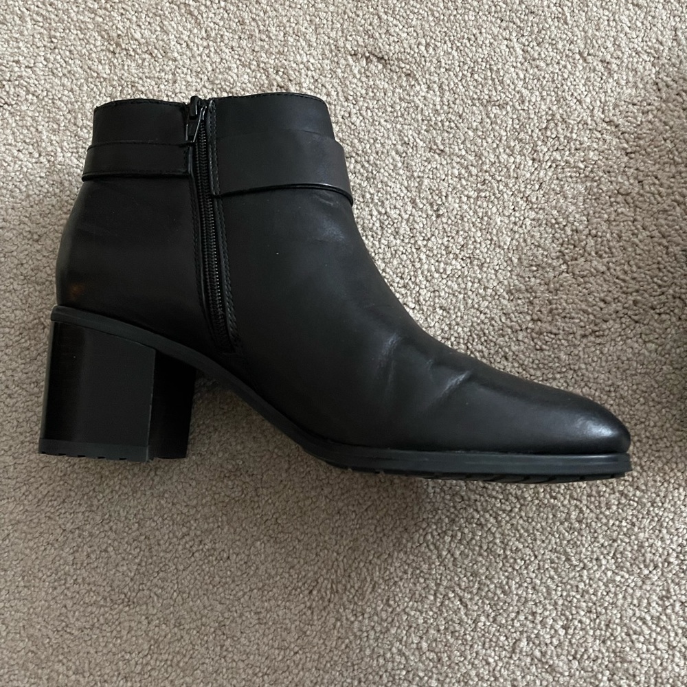 Naturalizer Bootie, Leather Upper, Side Zipper Ru… - image 6